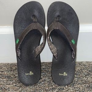 Sanuk flip flops- Size 6.5